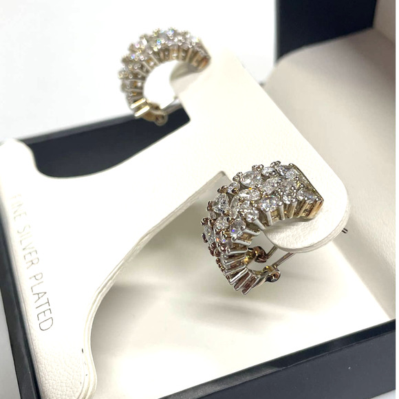 NEW Olivia & Jackson Fine Silver Plated Gold Tone Crystal Earrings - Picture 3 of 7